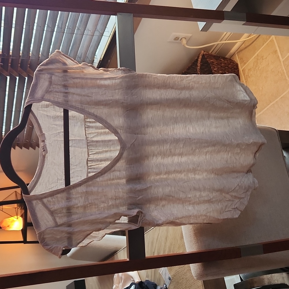 Gap flowy t-shirt size M